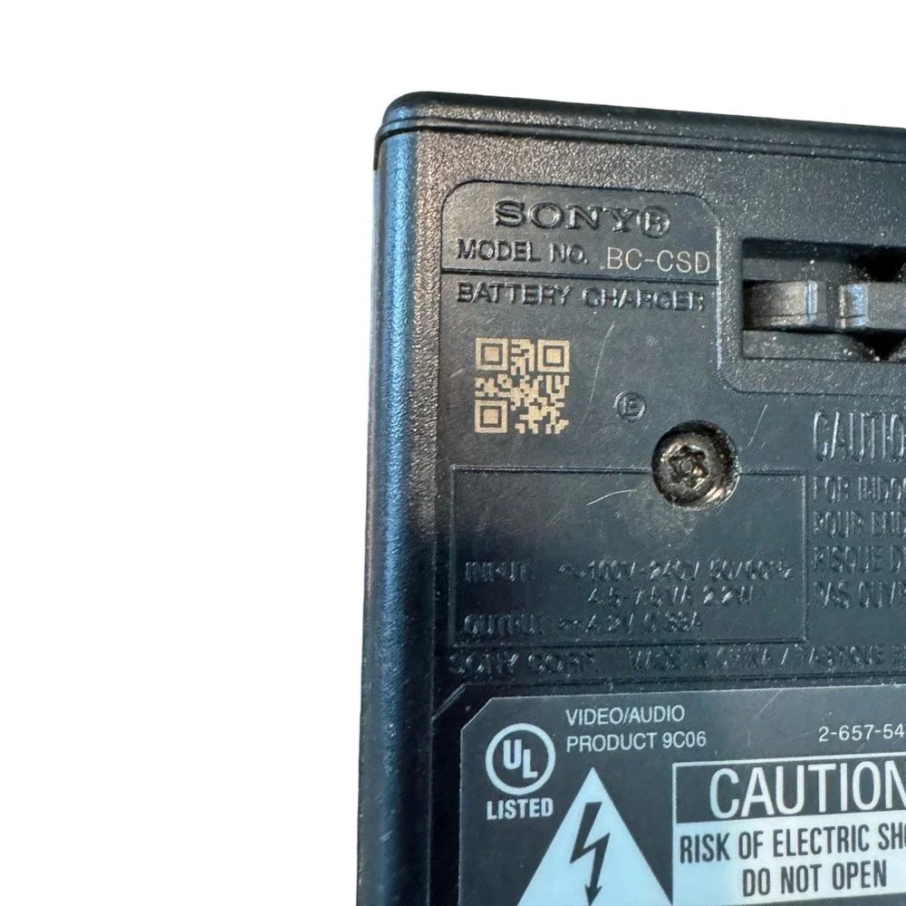 Genuine Sony BC-CSD Battery Charger Black Cyber-shot NP-BD1 NP-FD1 NP-FT1 NP-FR1